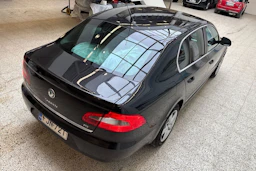 Musta Skoda Superb 2009 kuva 17.