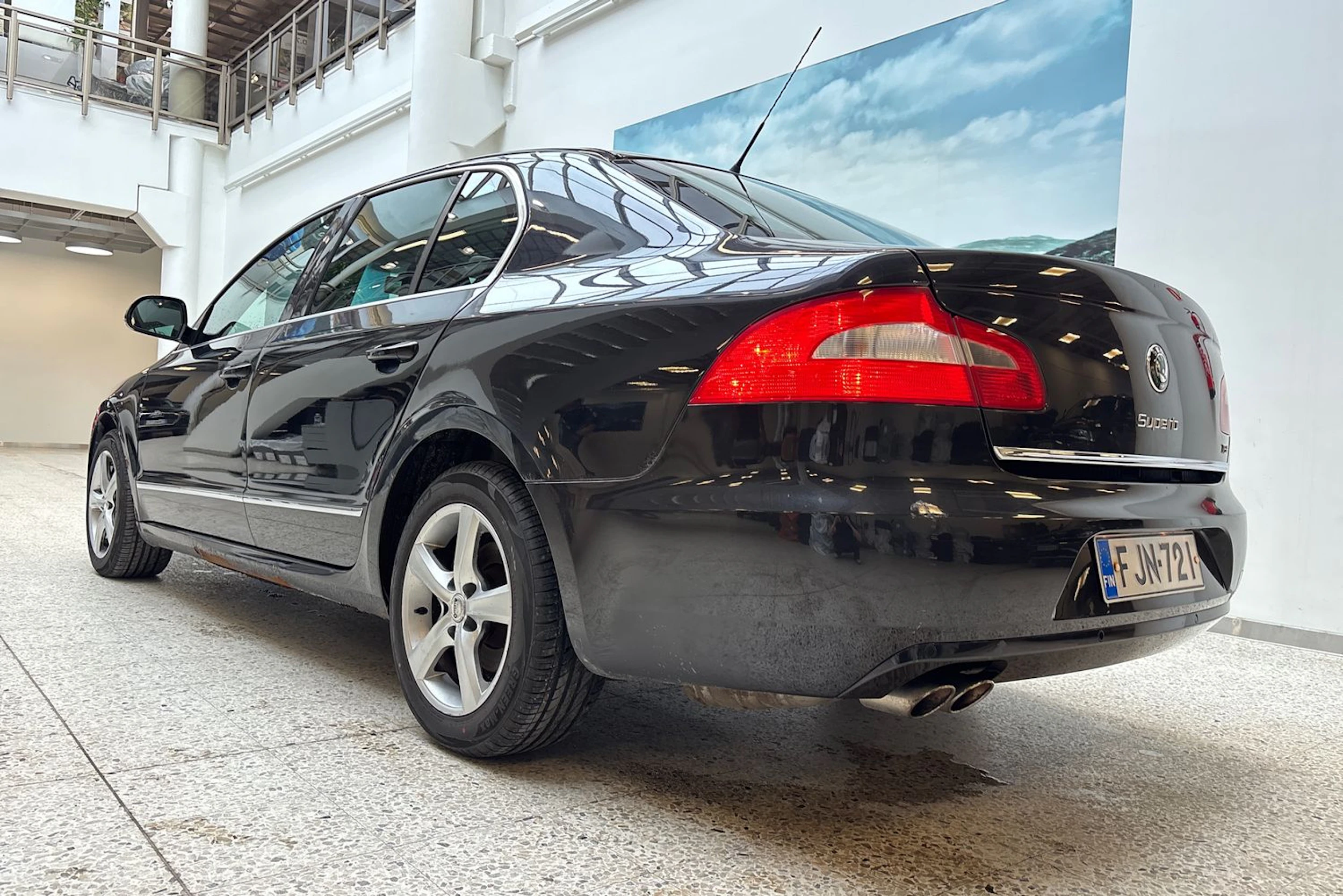 Musta Skoda Superb 2009 kuva 18.