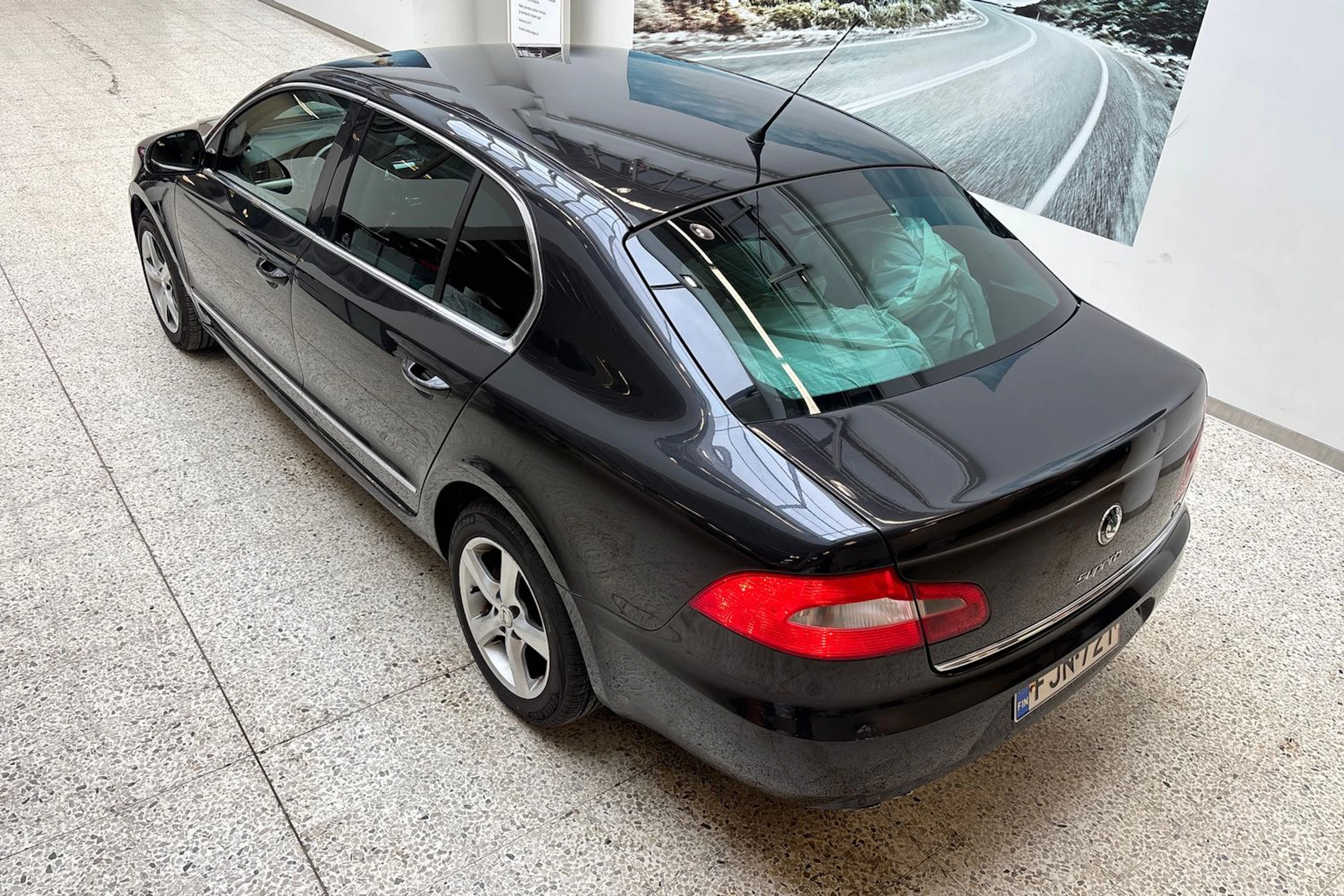 Musta Skoda Superb 2009 kuva 19.