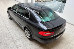 Musta Skoda Superb 2009 kuva 19.