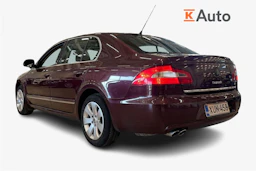 punainen Skoda Superb 2009 kuva 2.