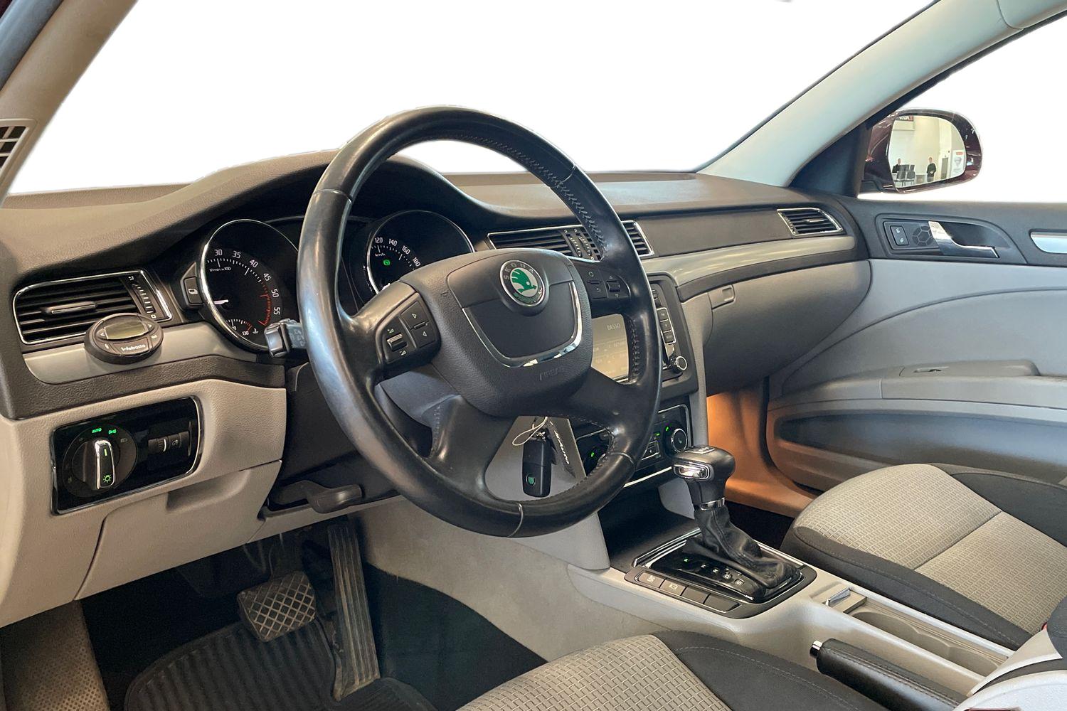 Skoda Superb 2009, kuva 6/26