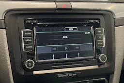 punainen Skoda Superb 2009 kuva 18.