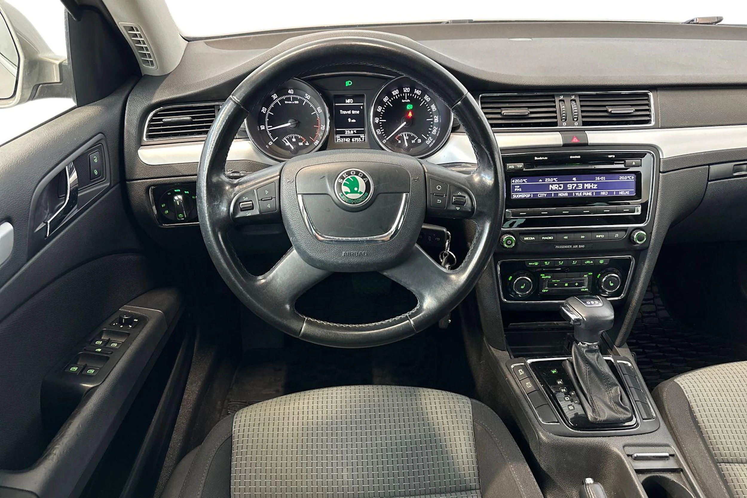 ruskea (beige) Skoda Superb 2011 kuva 9.
