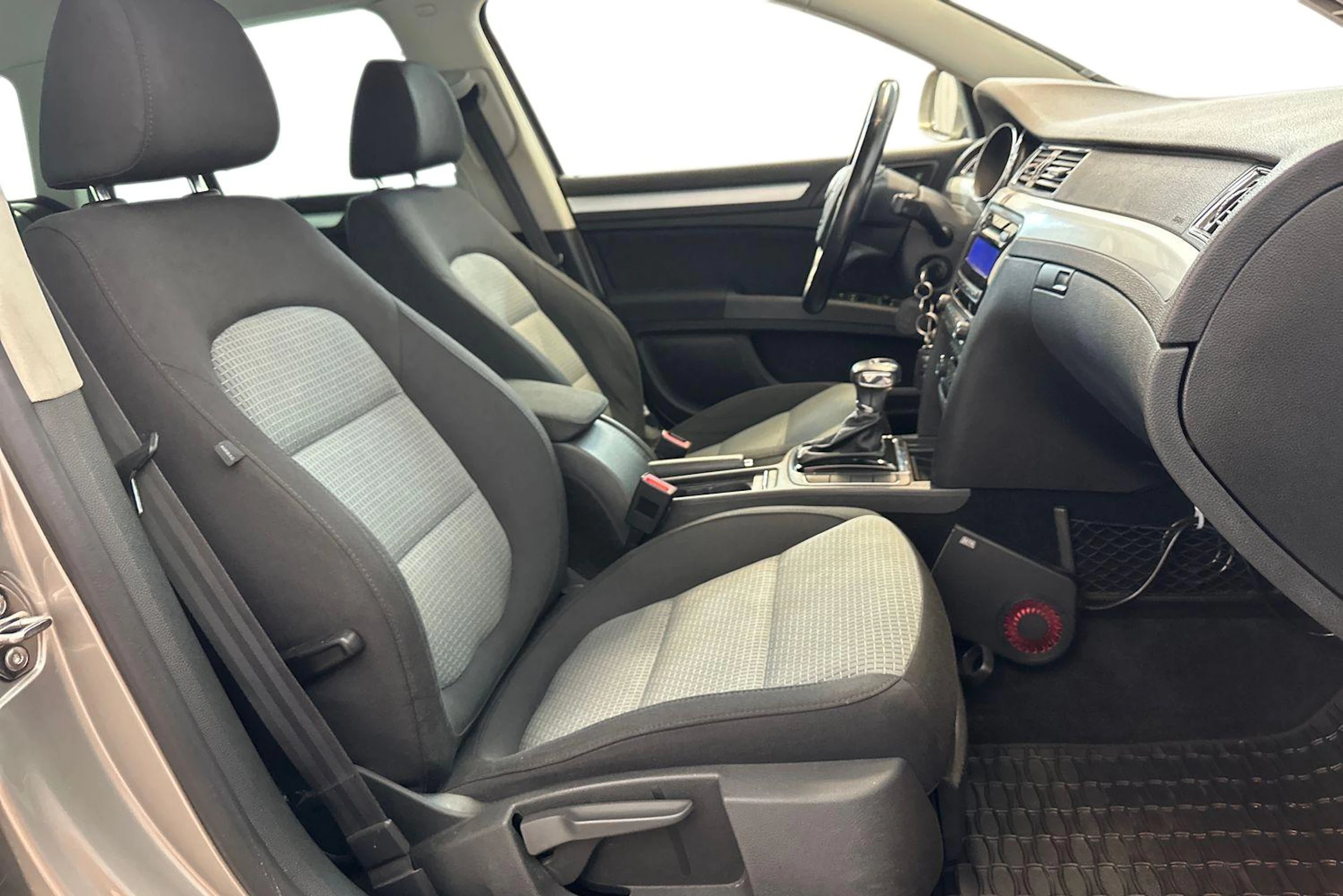 ruskea (beige) Skoda Superb 2011 kuva 11.