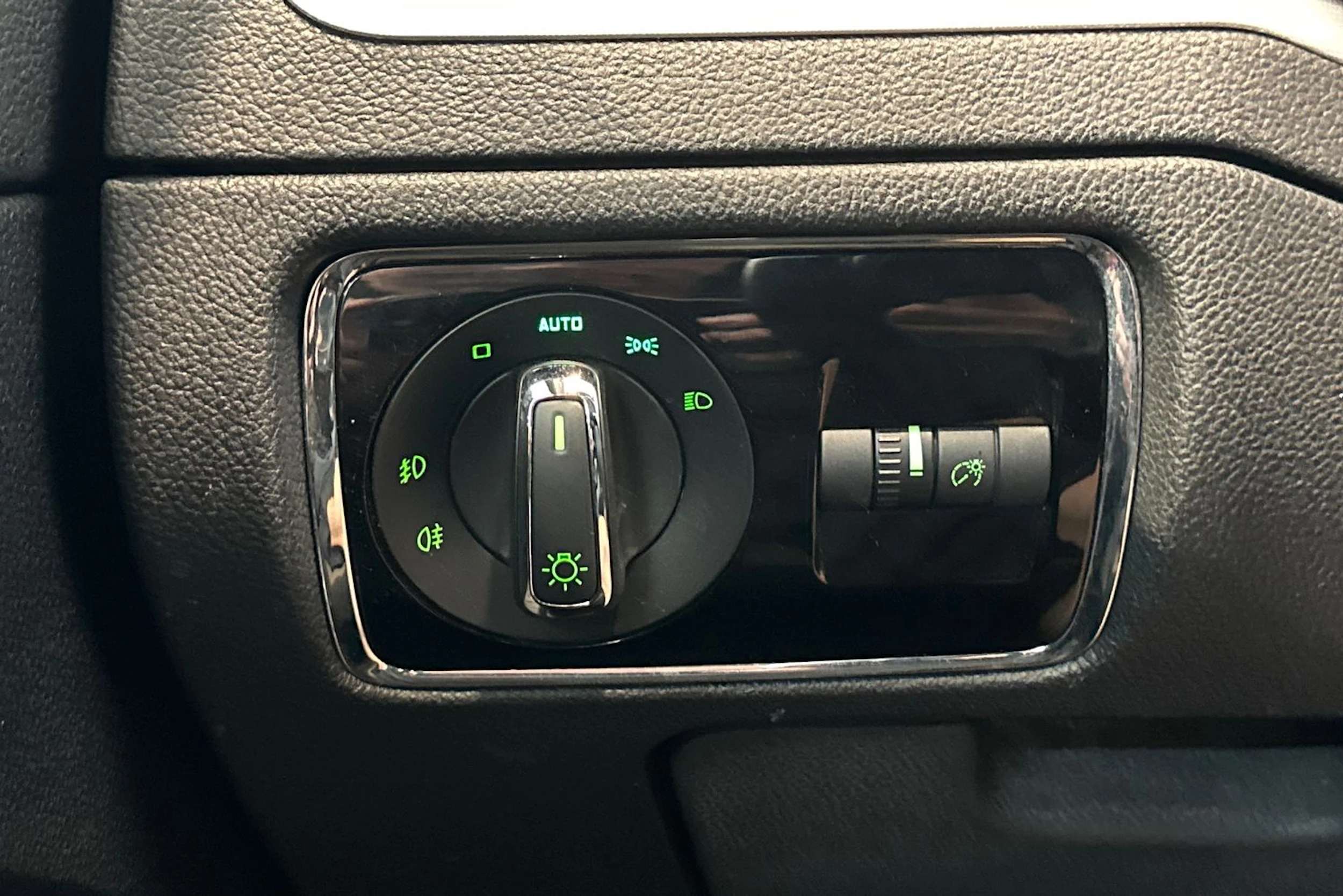 ruskea (beige) Skoda Superb 2011 kuva 15.