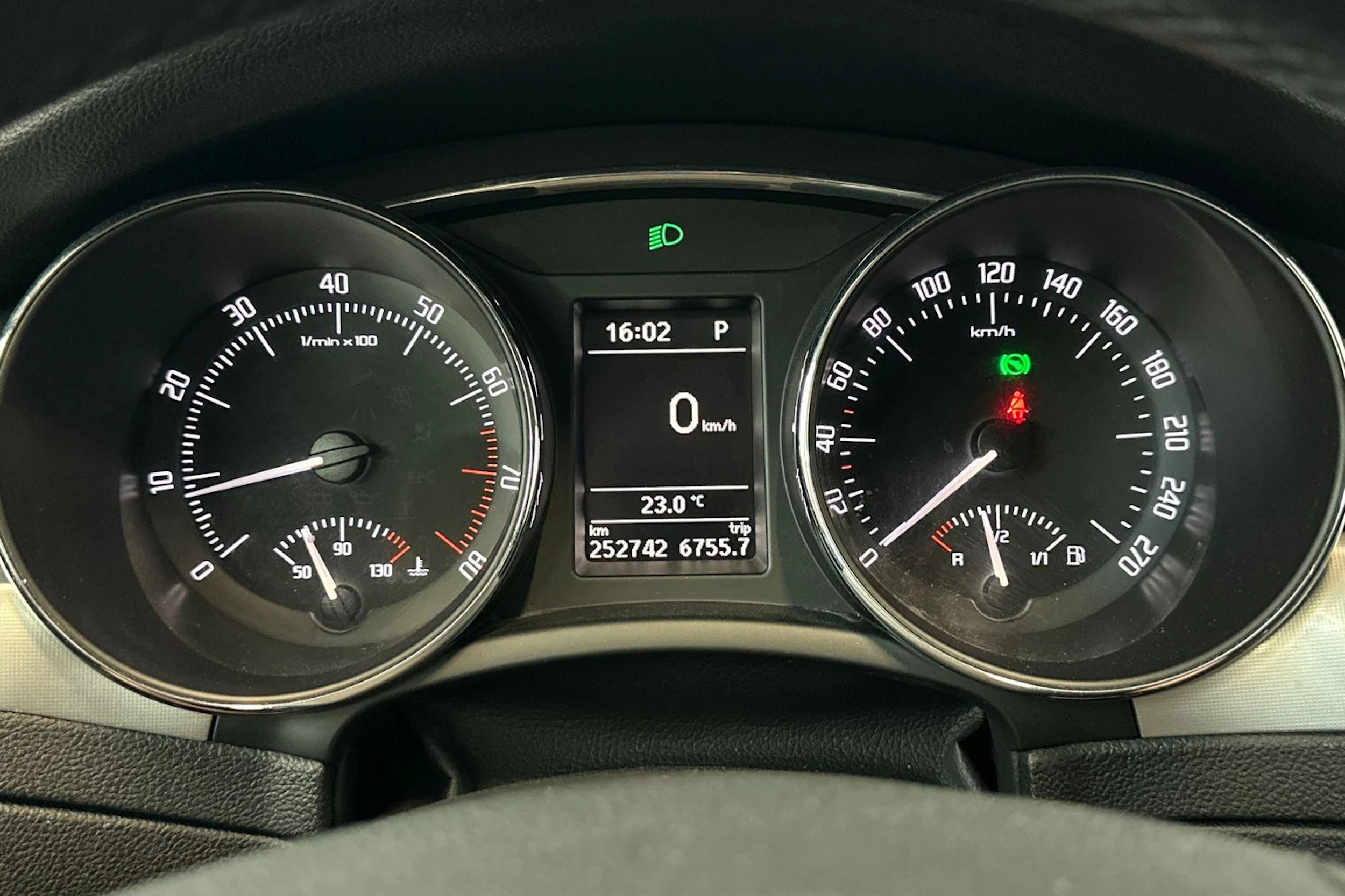 ruskea (beige) Skoda Superb 2011 kuva 19.