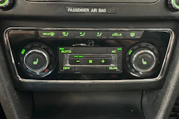ruskea (beige) Skoda Superb 2011 kuva 21.
