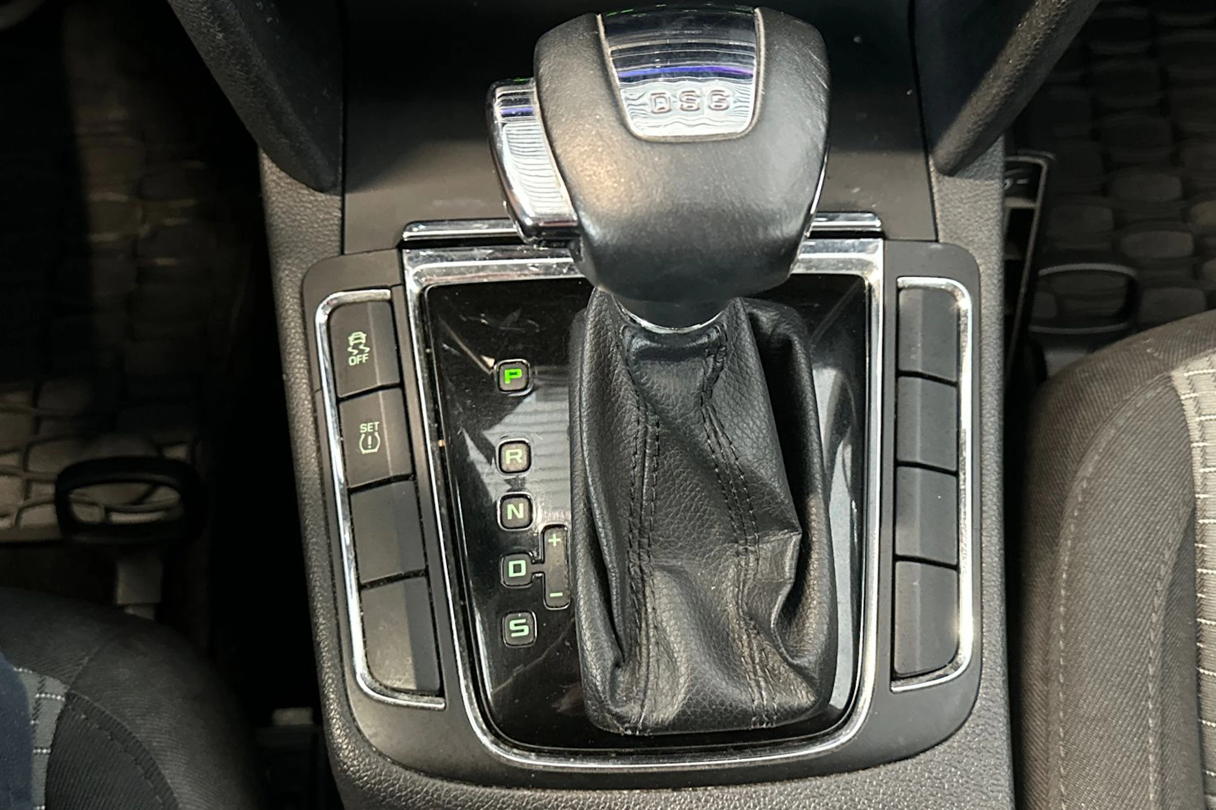 ruskea (beige) Skoda Superb 2011 kuva 22.
