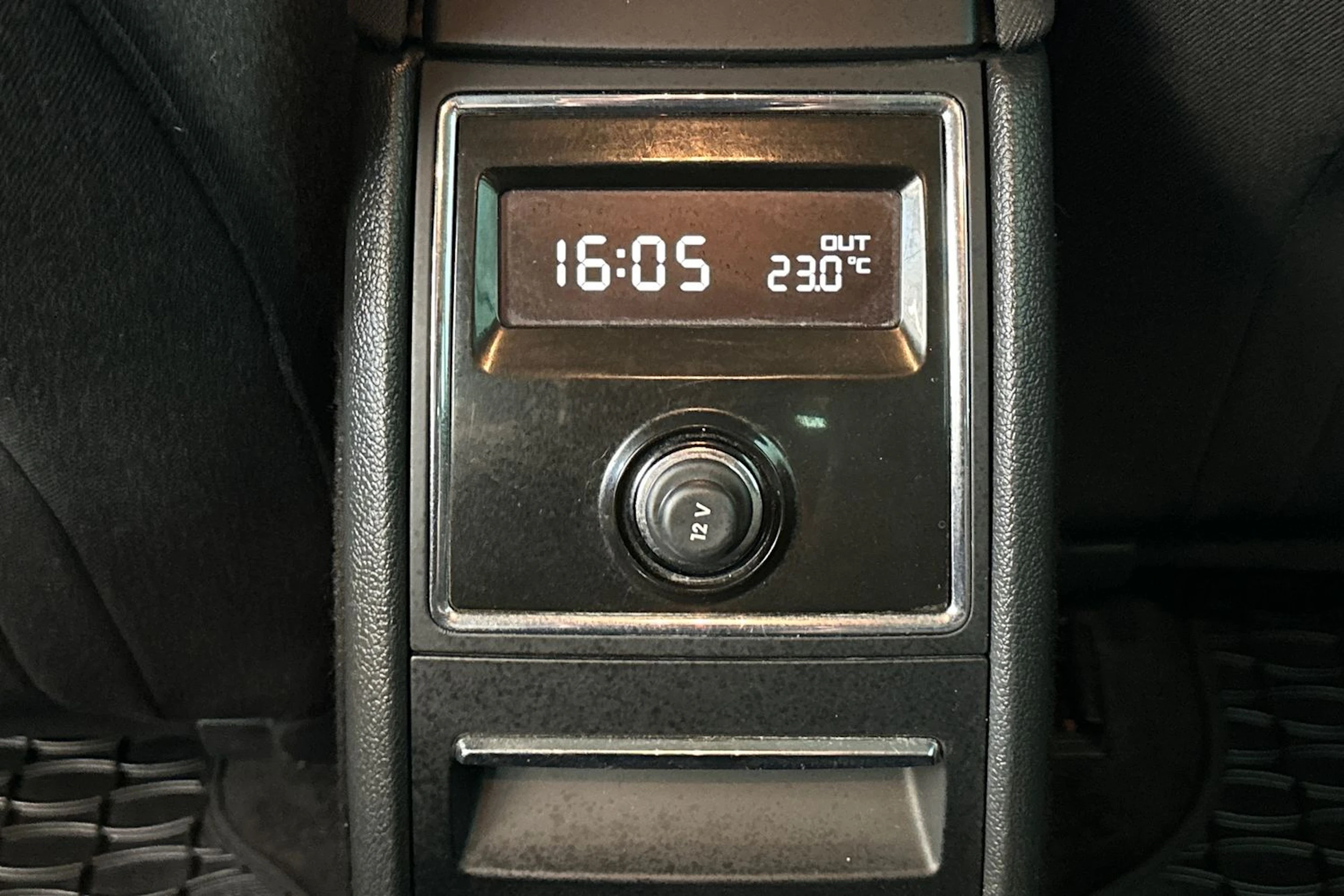 ruskea (beige) Skoda Superb 2011 kuva 27.