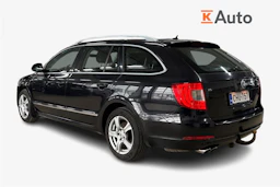 Musta Skoda Superb 2011 kuva 2.