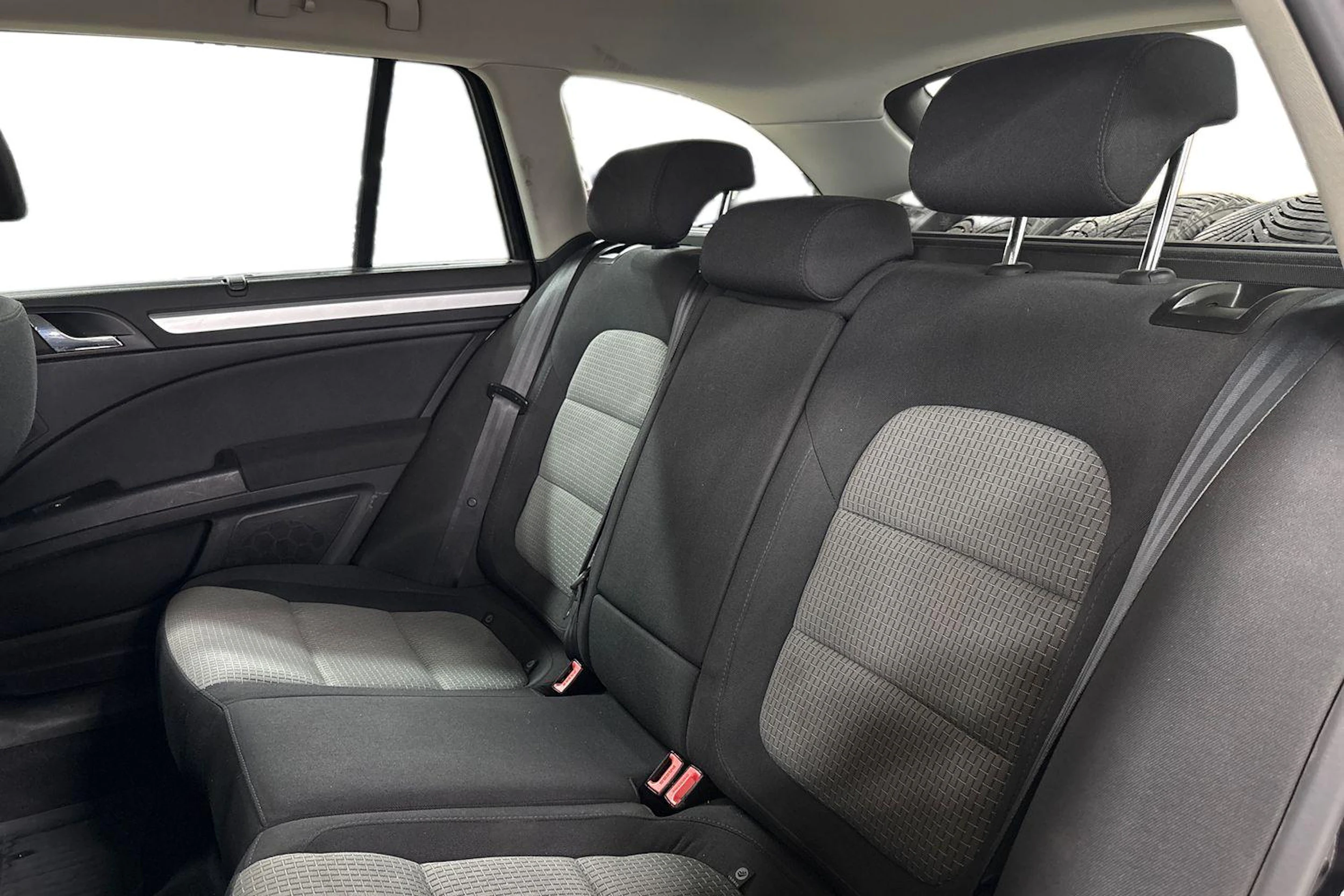 Musta Skoda Superb 2011 kuva 8.