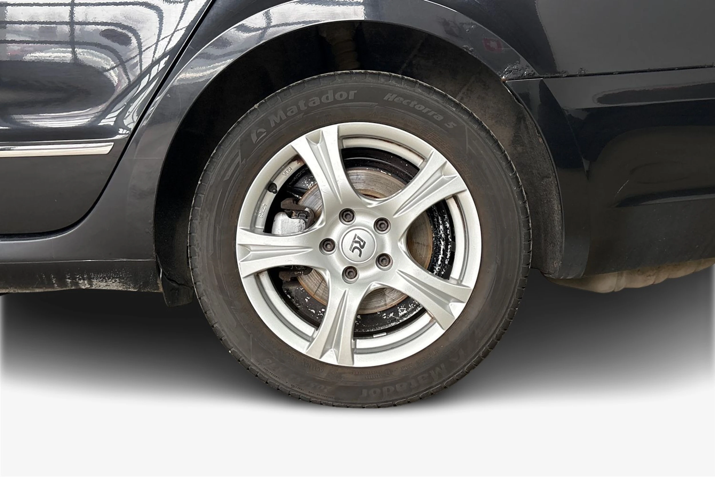 Musta Skoda Superb 2011 kuva 9.