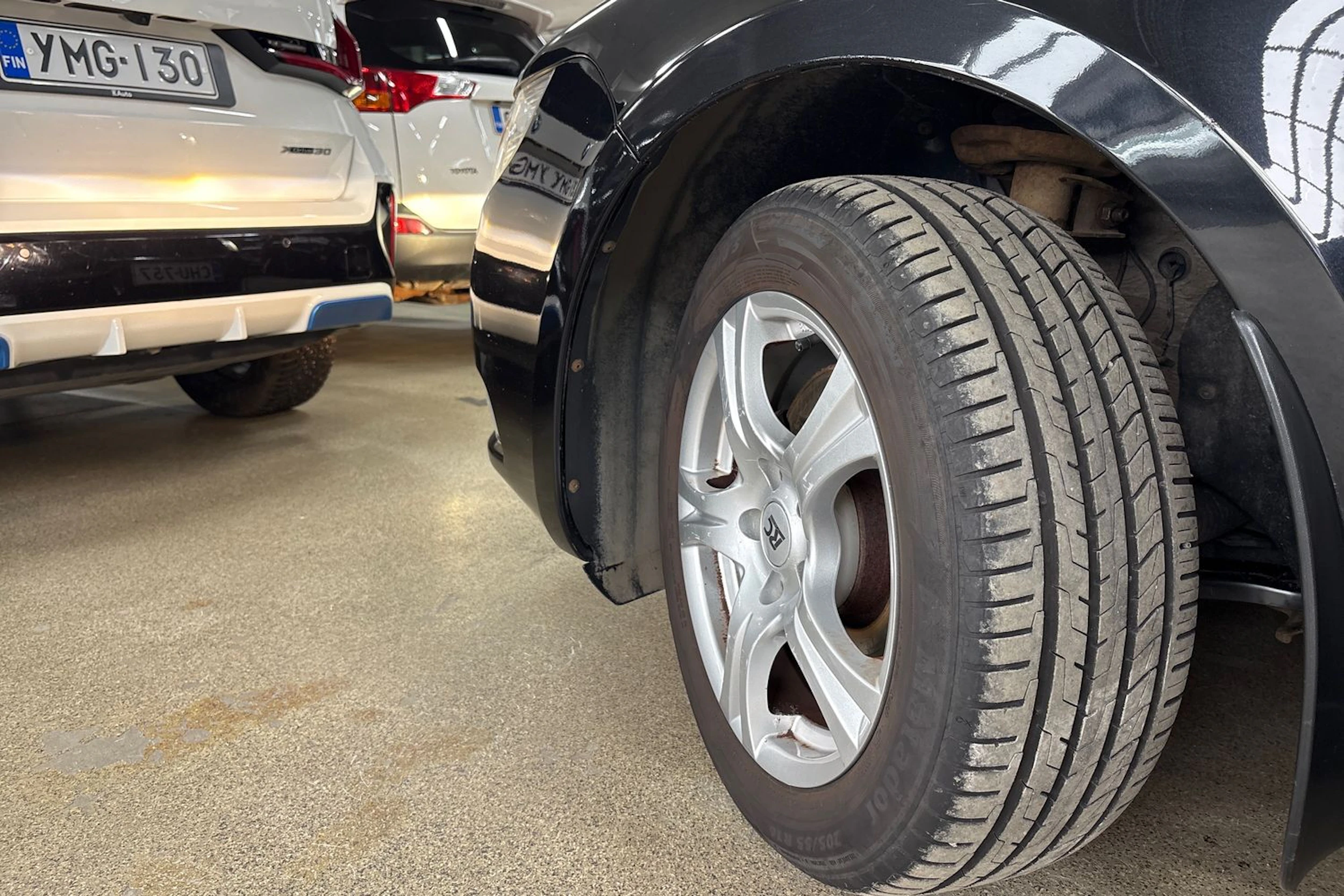 Musta Skoda Superb 2011 kuva 10.