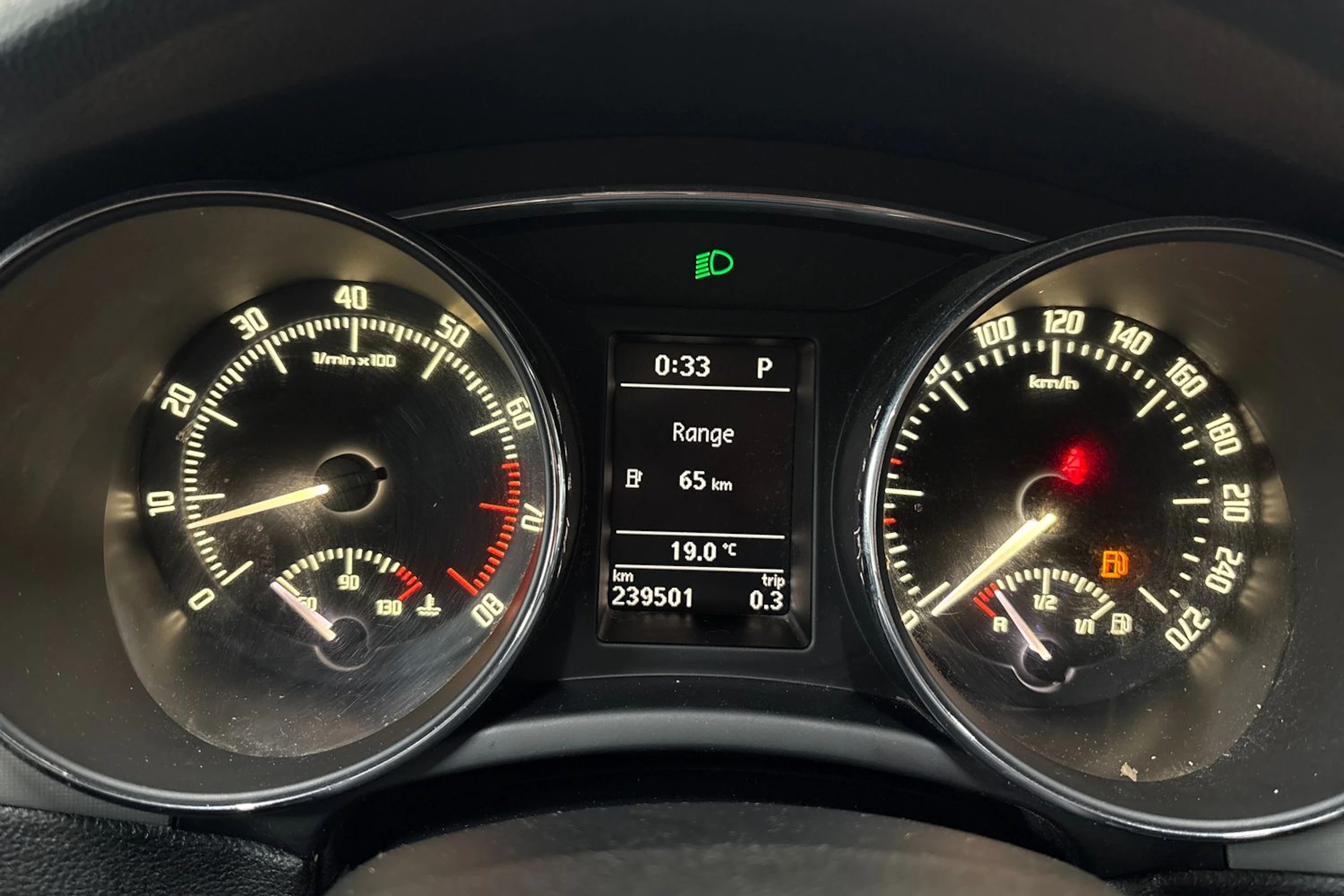 Musta Skoda Superb 2011 kuva 12.