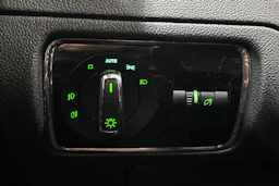 Musta Skoda Superb 2011 kuva 15.