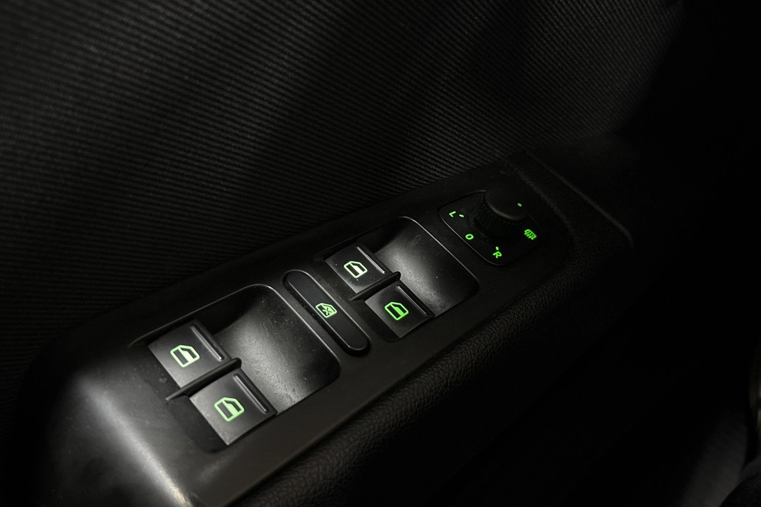 Musta Skoda Superb 2011 kuva 16.