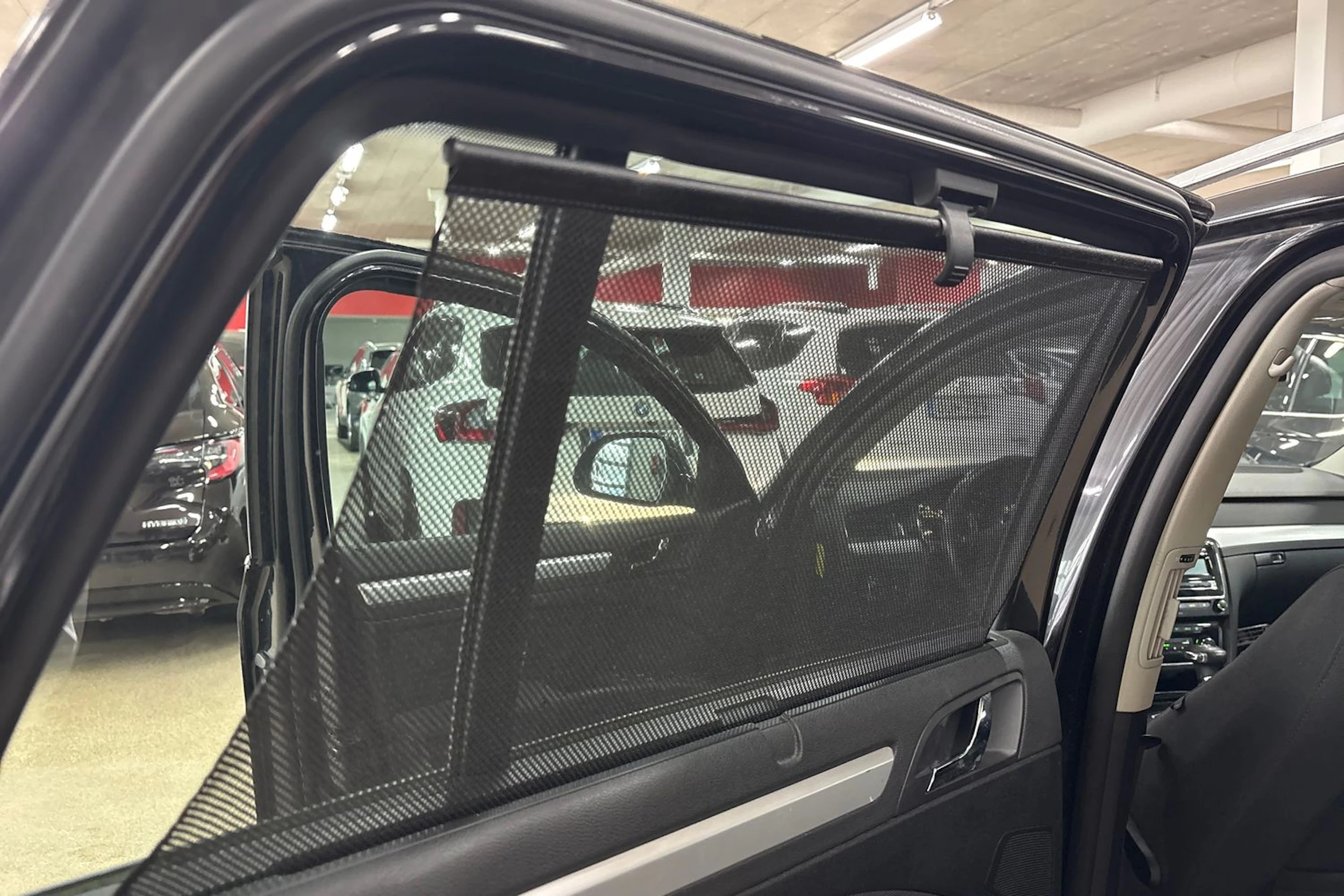 Musta Skoda Superb 2011 kuva 18.