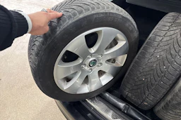 Musta Skoda Superb 2011 kuva 20.