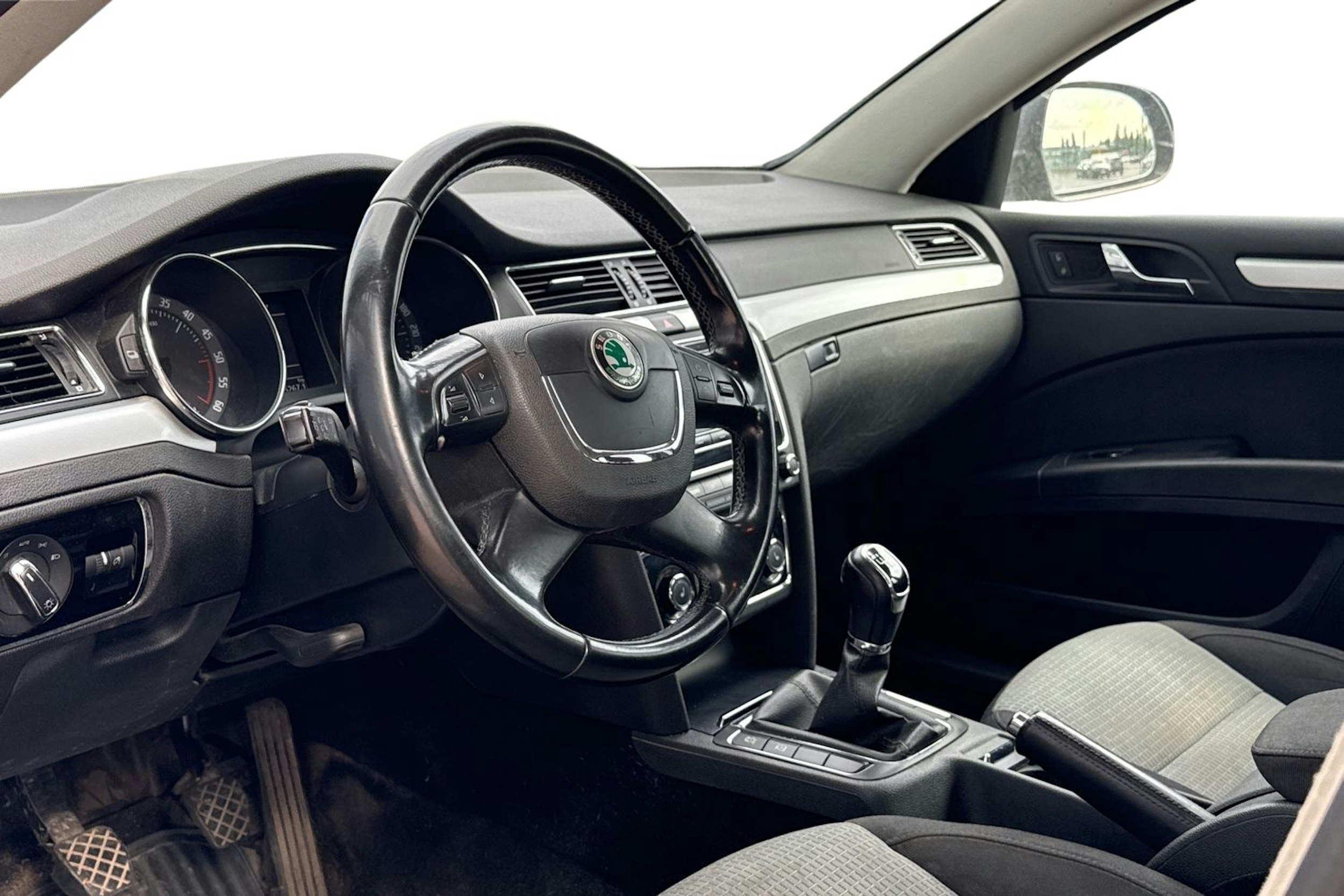 ruskea (beige) Skoda Superb 2010 kuva 3.