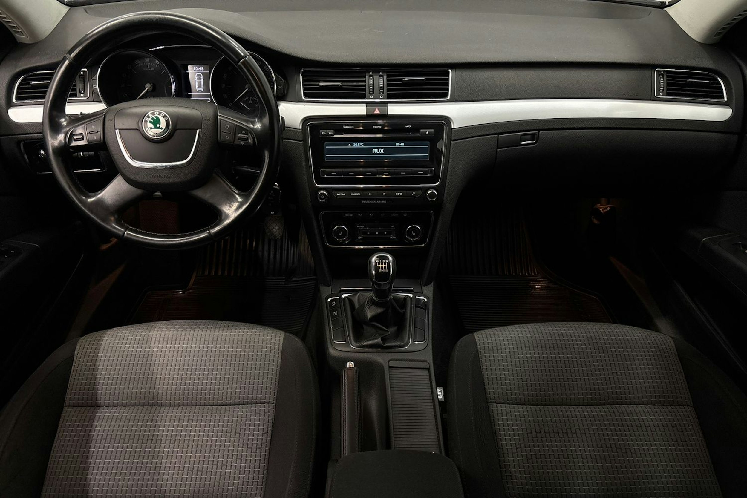 ruskea (beige) Skoda Superb 2010 kuva 9.