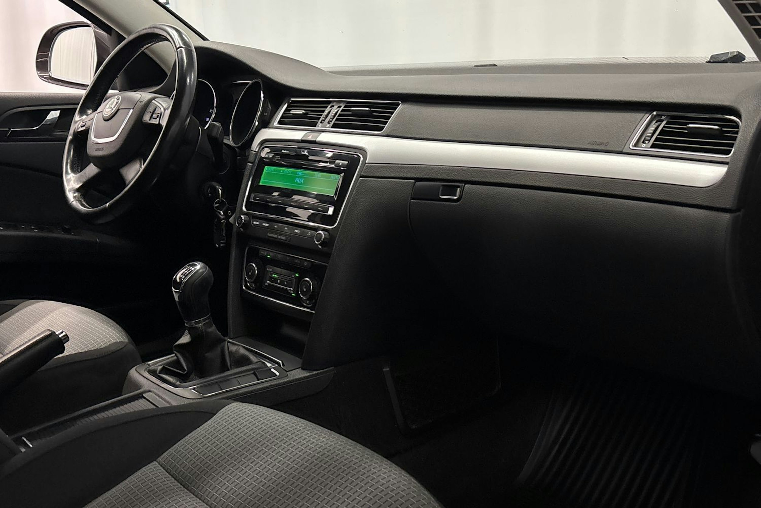 ruskea (beige) Skoda Superb 2010 kuva 16.