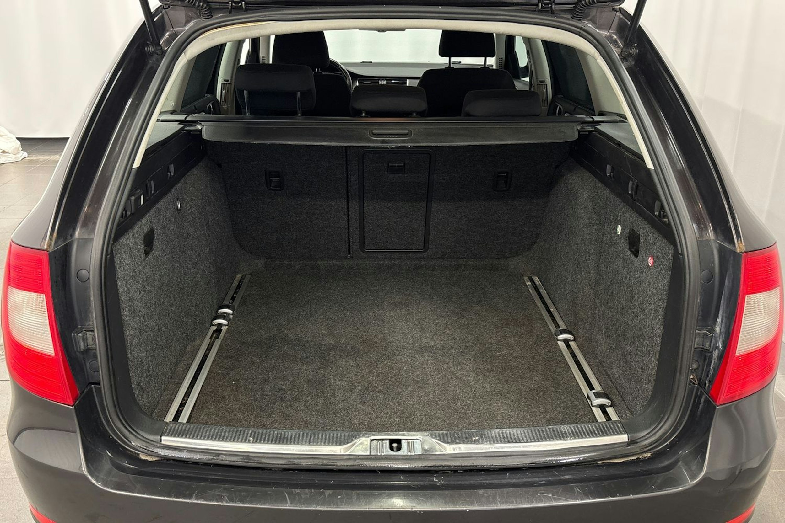 ruskea (beige) Skoda Superb 2010 kuva 17.