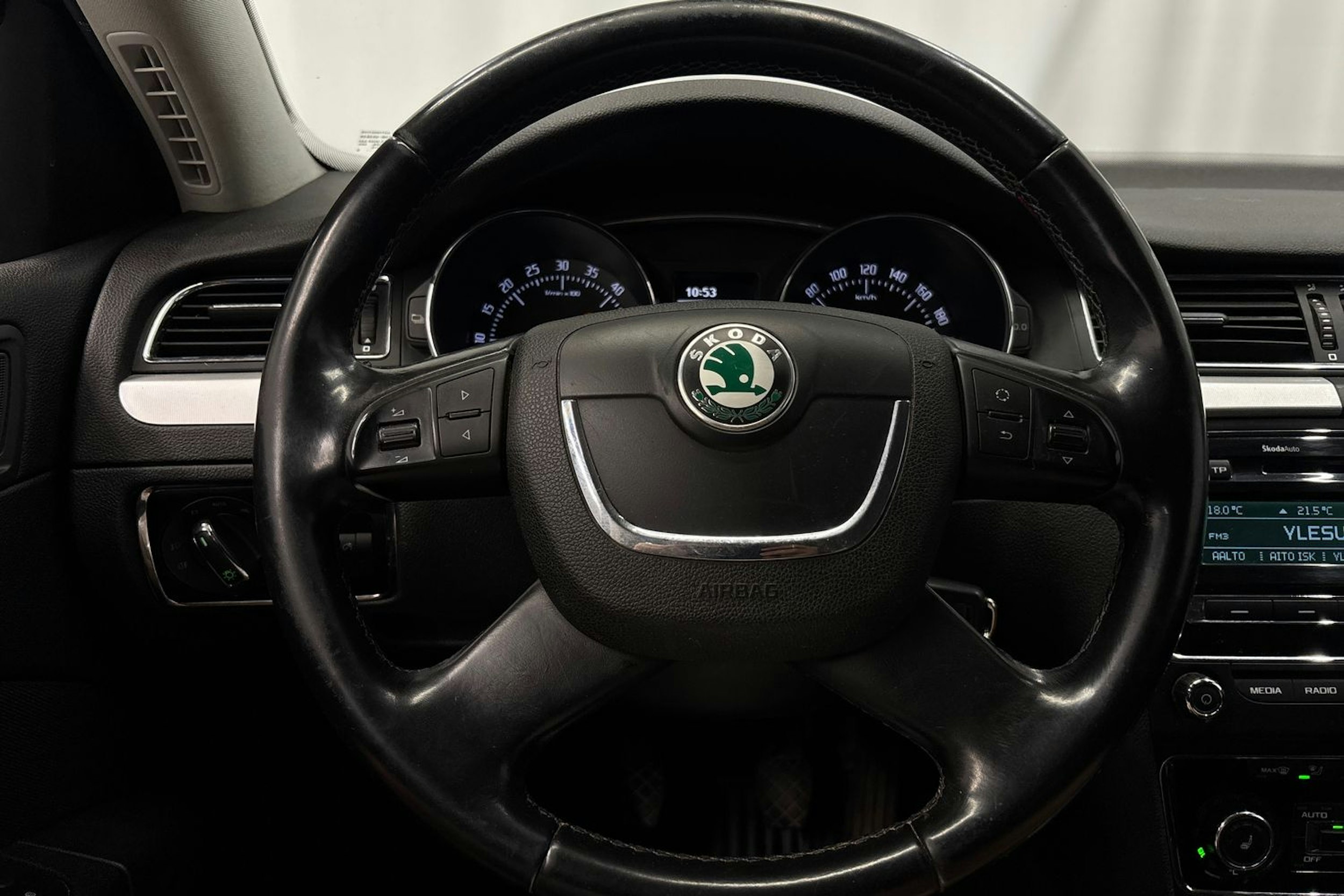 ruskea (beige) Skoda Superb 2010 kuva 19.
