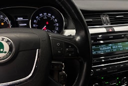 ruskea (beige) Skoda Superb 2010 kuva 21.