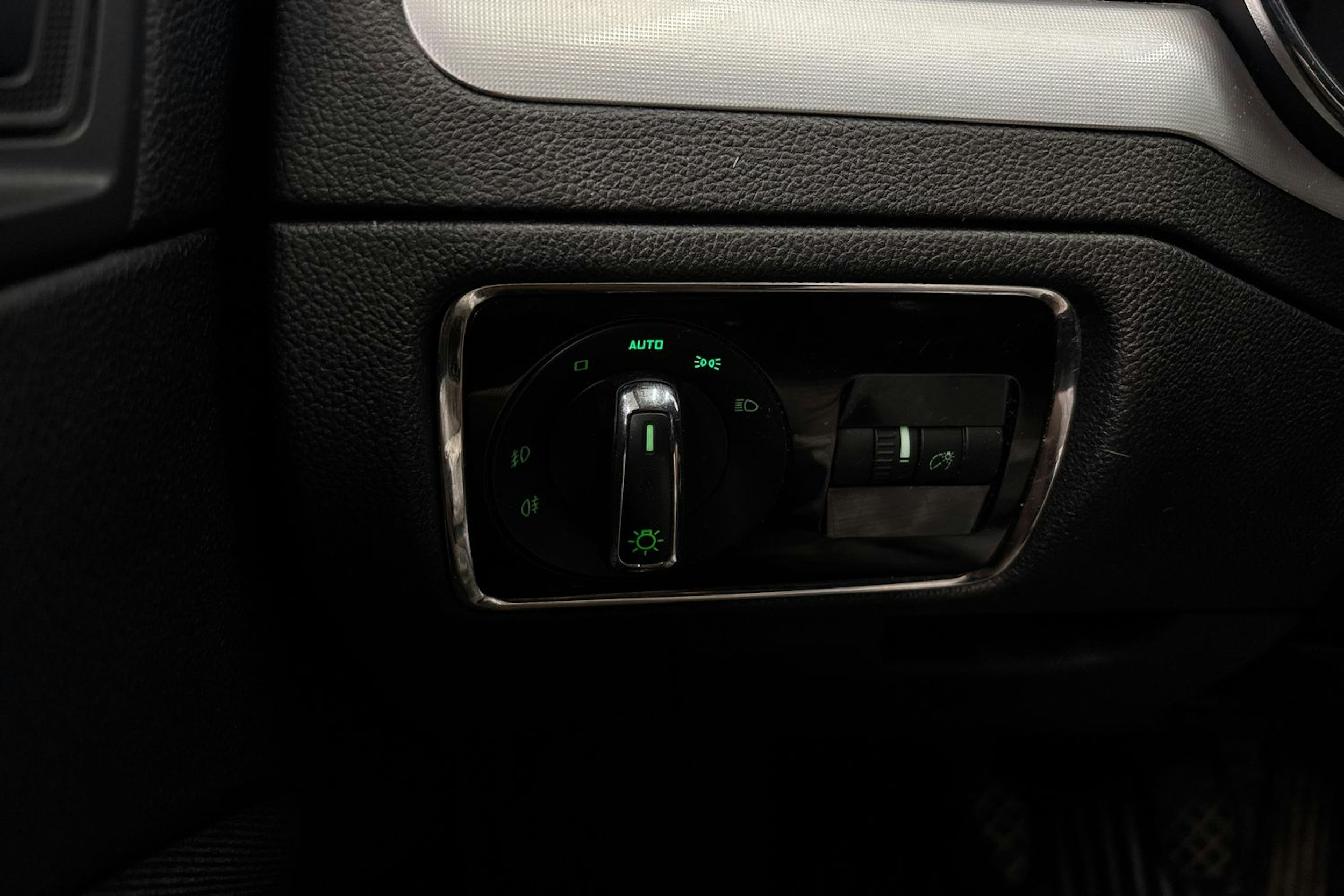 ruskea (beige) Skoda Superb 2010 kuva 22.