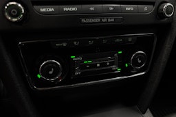 ruskea (beige) Skoda Superb 2010 kuva 25.
