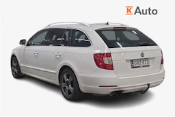 Valkoinen Skoda Superb 2010 kuva 2.