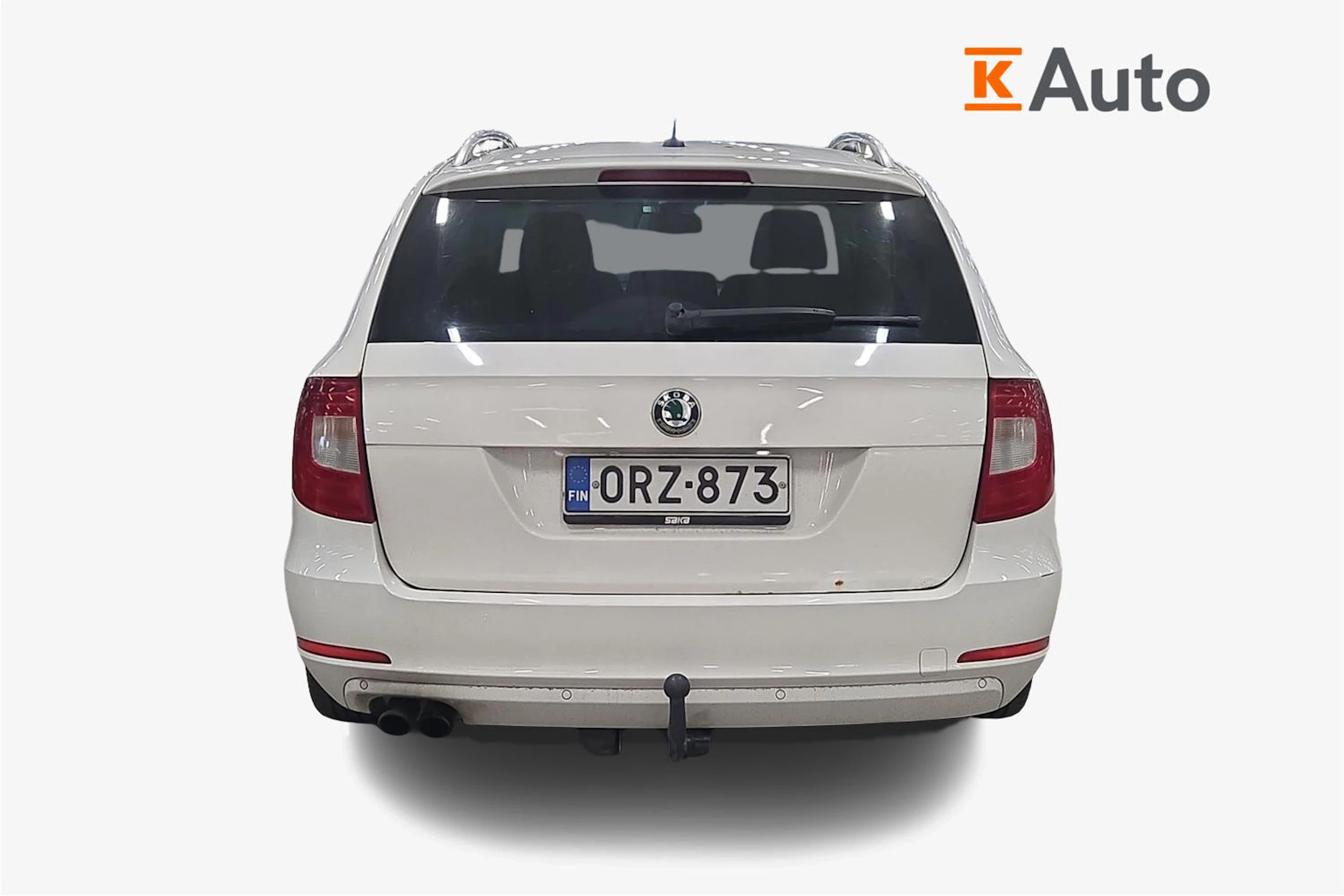 Valkoinen Skoda Superb 2010 kuva 3.