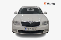 Valkoinen Skoda Superb 2010 kuva 4.