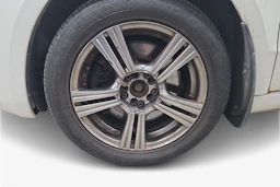 Valkoinen Skoda Superb 2010 kuva 9.