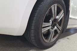 Valkoinen Skoda Superb 2010 kuva 10.