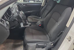 Valkoinen Skoda Superb 2010 kuva 11.