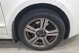 Valkoinen Skoda Superb 2010 kuva 25.