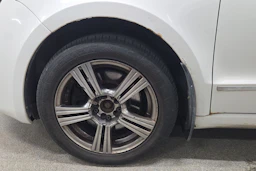 Valkoinen Skoda Superb 2010 kuva 27.