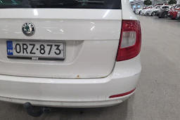 Valkoinen Skoda Superb 2010 kuva 31.