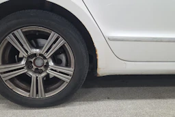 Valkoinen Skoda Superb 2010 kuva 33.