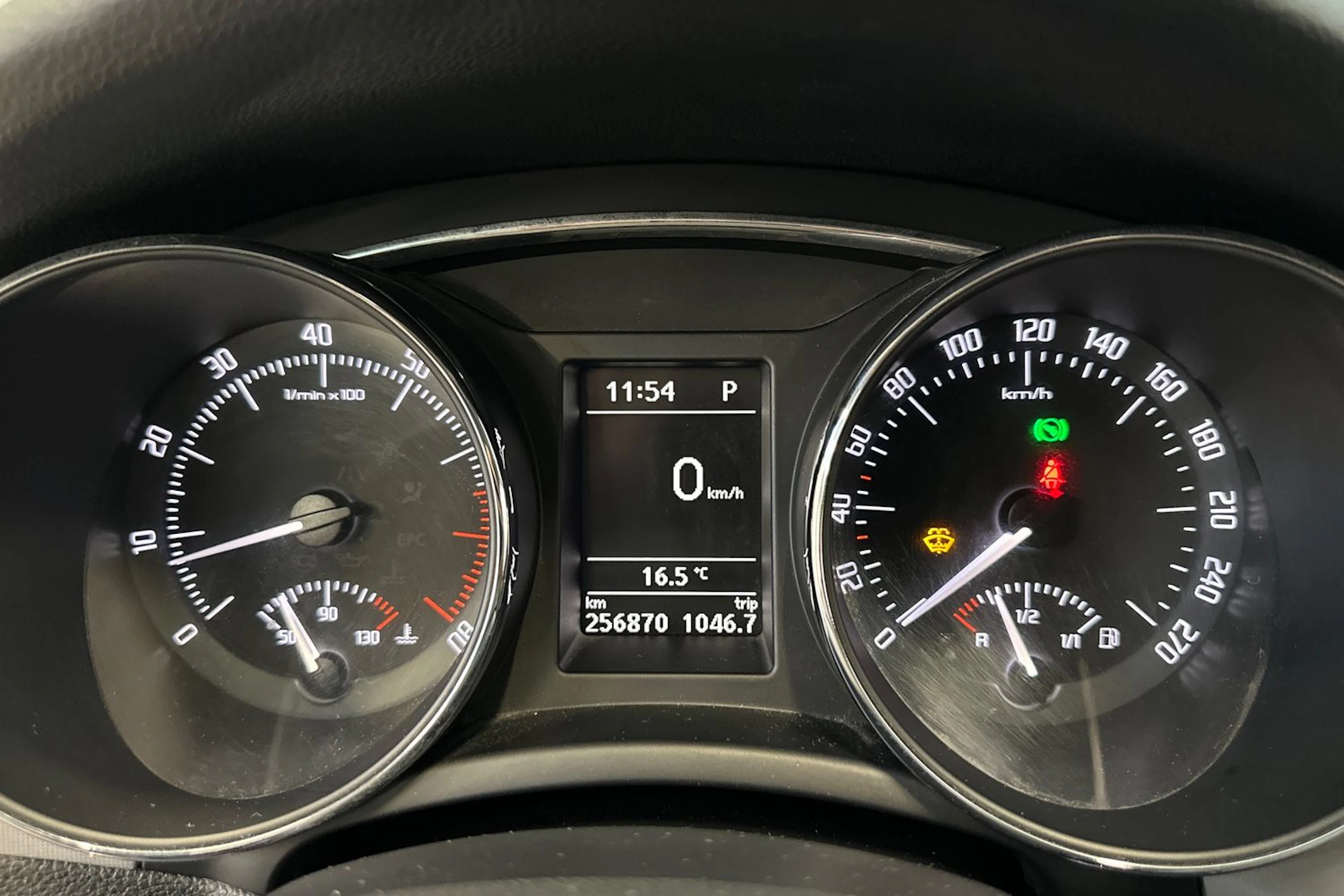 Ruskea (beige) Skoda Superb 2011 kuva 18.