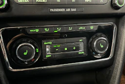 Ruskea (beige) Skoda Superb 2010 kuva 50.