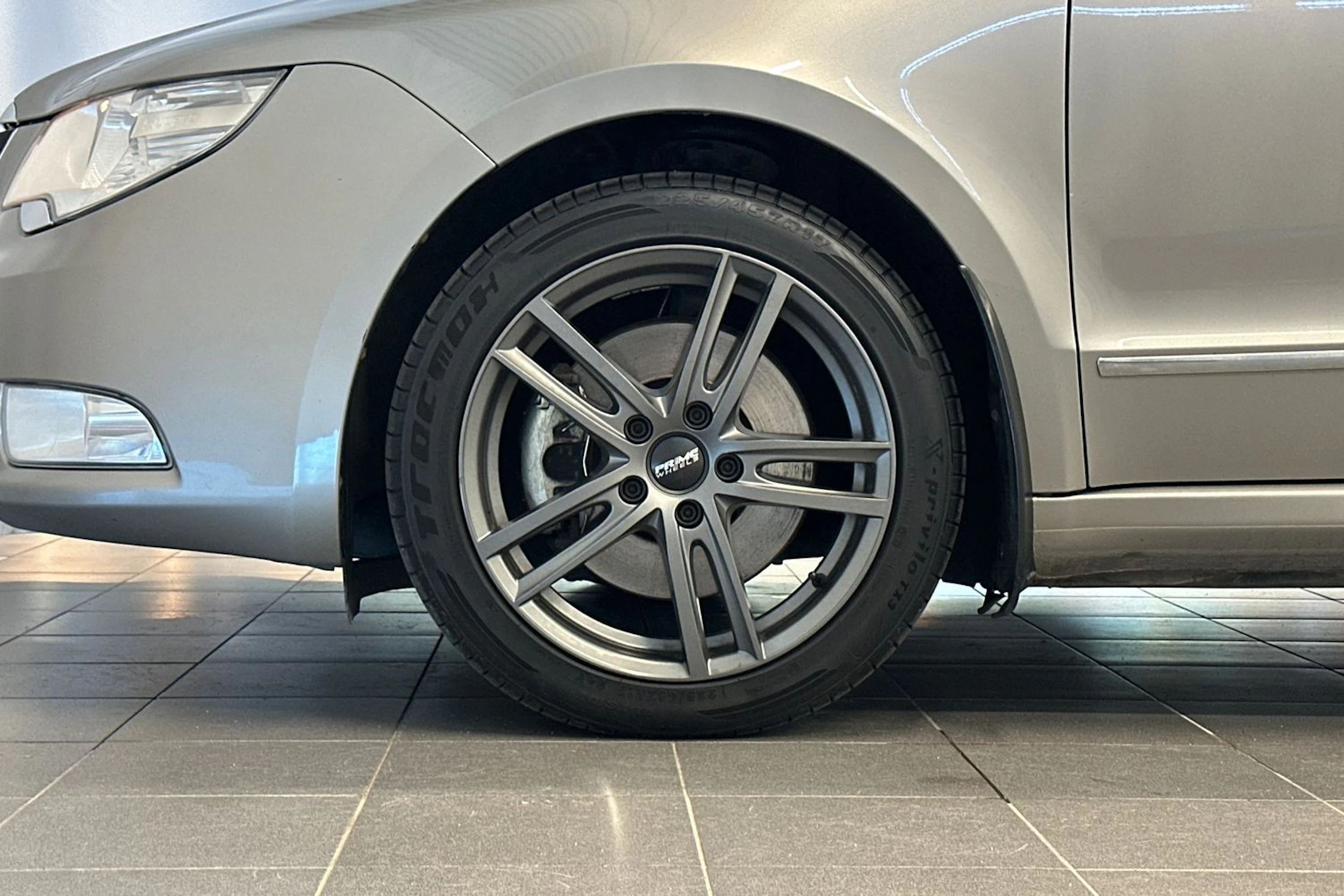 Ruskea (beige) Skoda Superb 2010 kuva 53.
