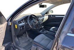 musta Skoda Superb 2011 kuva 3.