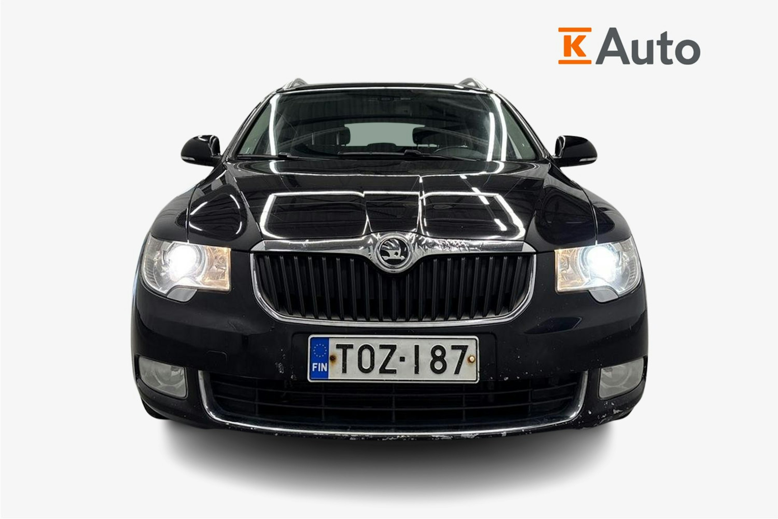 musta Skoda Superb 2011 kuva 5.