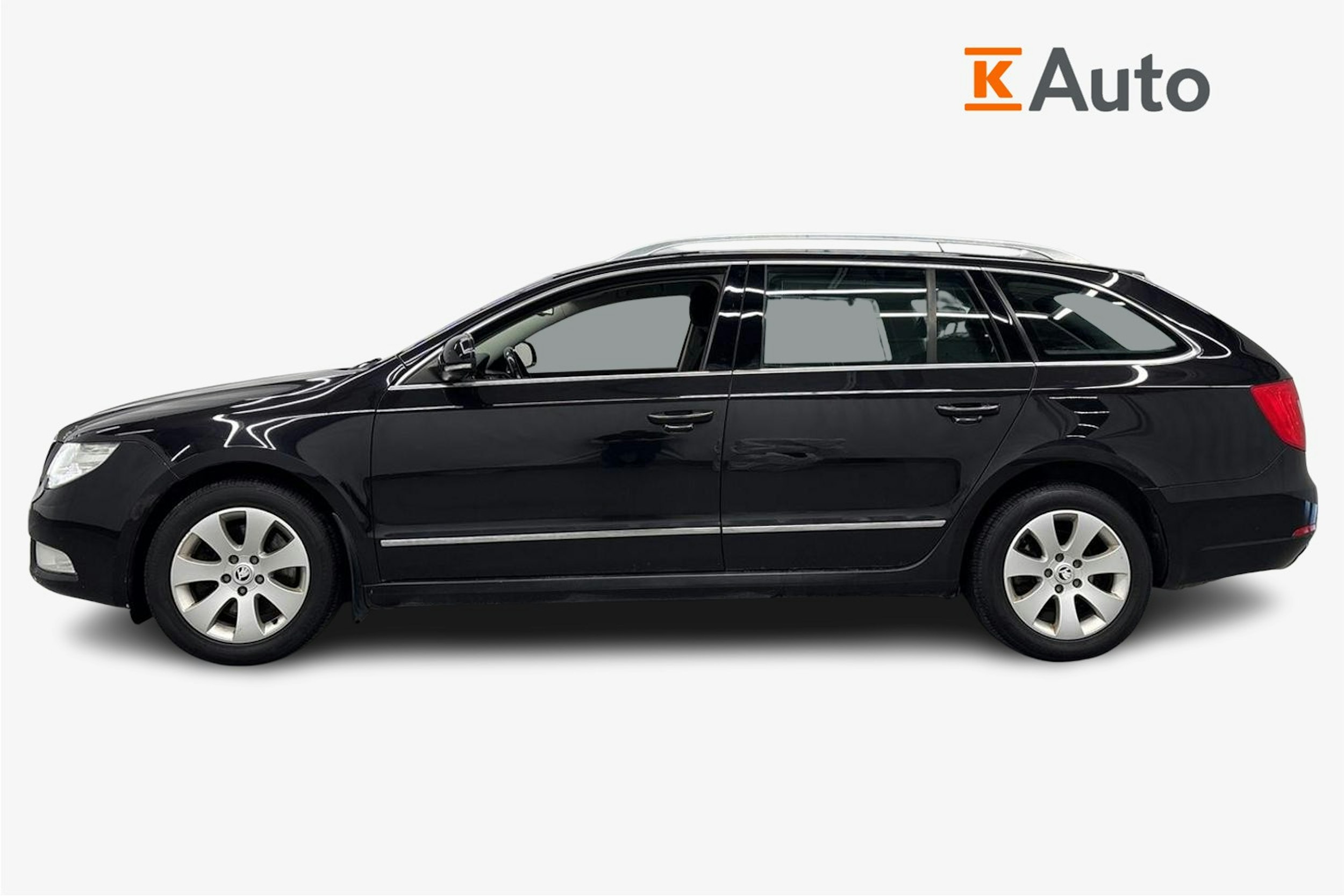 musta Skoda Superb 2011 kuva 6.