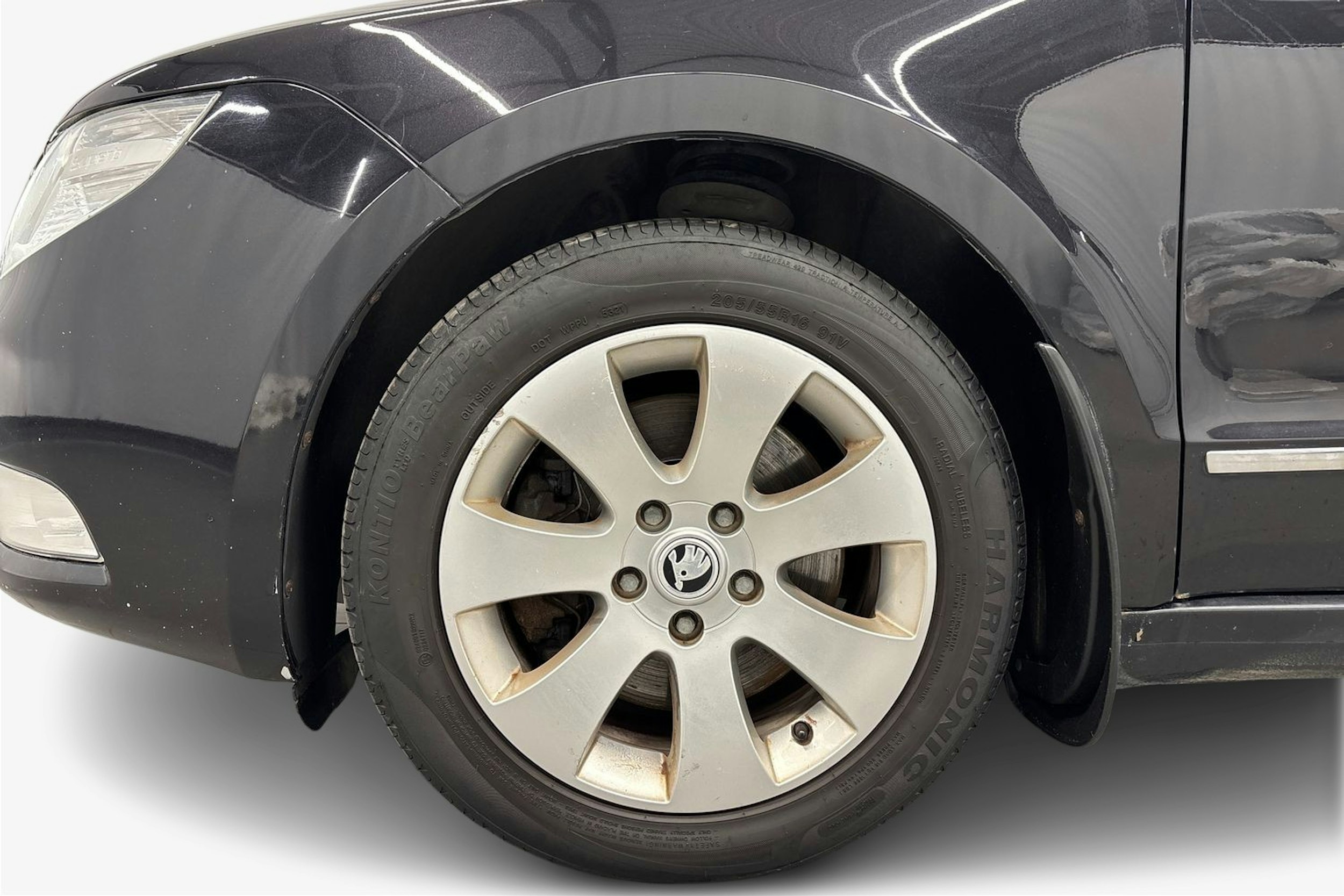 musta Skoda Superb 2011 kuva 11.