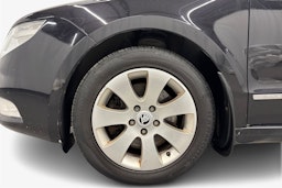 musta Skoda Superb 2011 kuva 11.