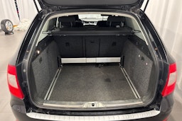 musta Skoda Superb 2011 kuva 17.